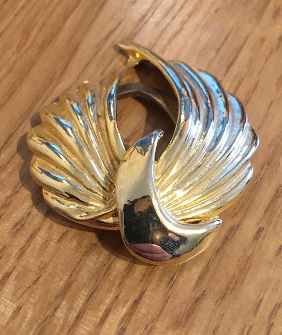 Vintage Gold Toned Art Deco Style Wing Scarf Clip. - Gem