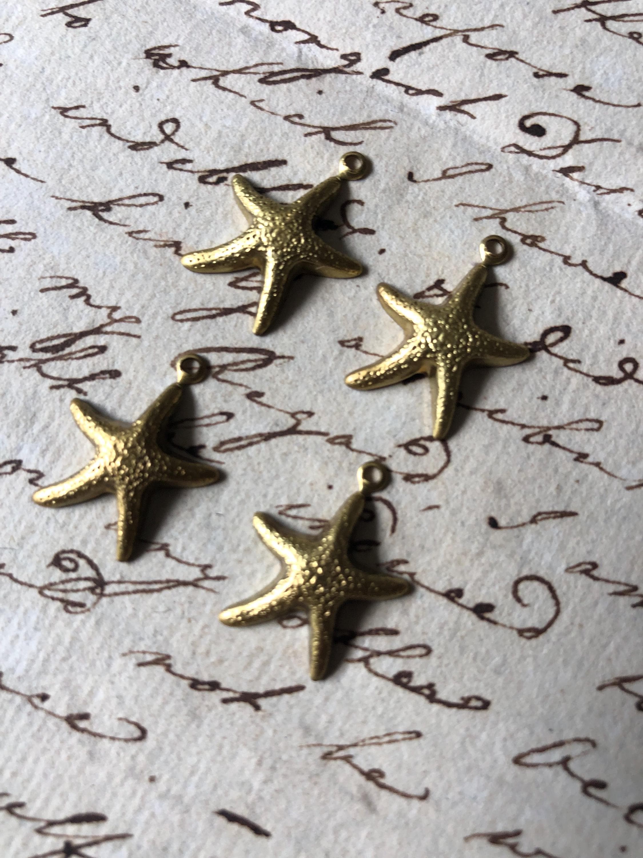 Lot De 10 Breloques étoiles Dorées - Diamètre 0,9 Cm - Pour Création De Bijoux - Neuf