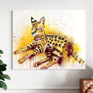 Puede incluir: Una pintura de acuarela de un gato manchado de amarillo y negro sobre un fondo blanco. El gato está acostado y tiene una cola manchada de amarillo y negro. La pintura tiene un efecto salpicado de pintura roja y amarilla.