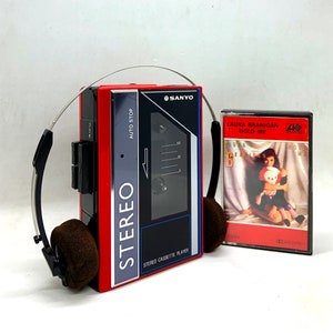 Perfect 80s SANYO Portable Stereo 