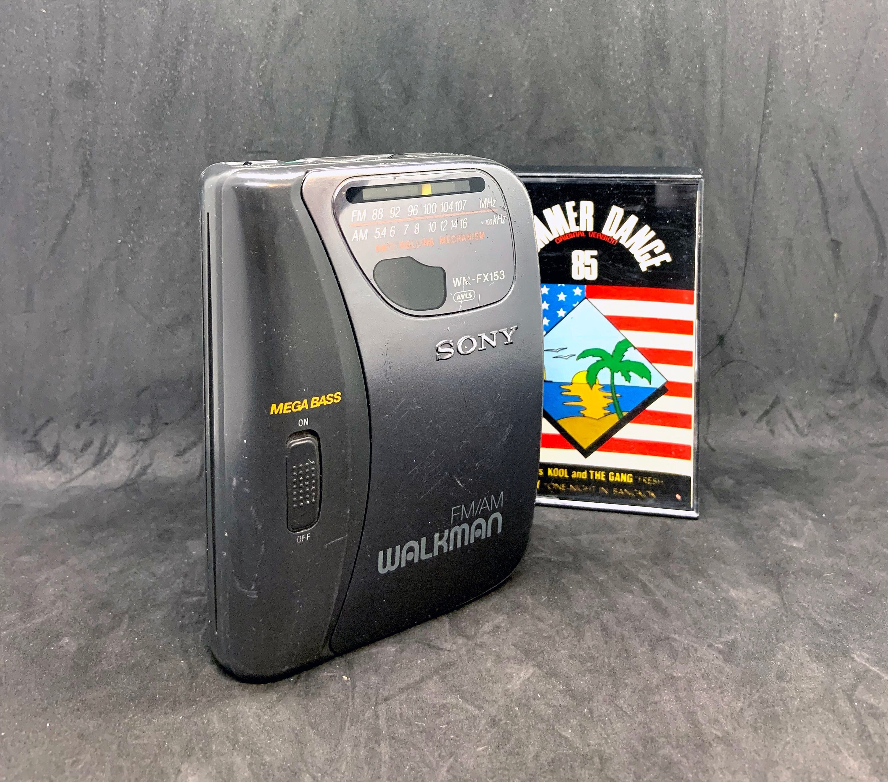 90s SONY Walkman / Cassette Player With AM/FM Radio & Belt 90s SONY Walkman / Cassette Player With AM/FM Radio & Belt