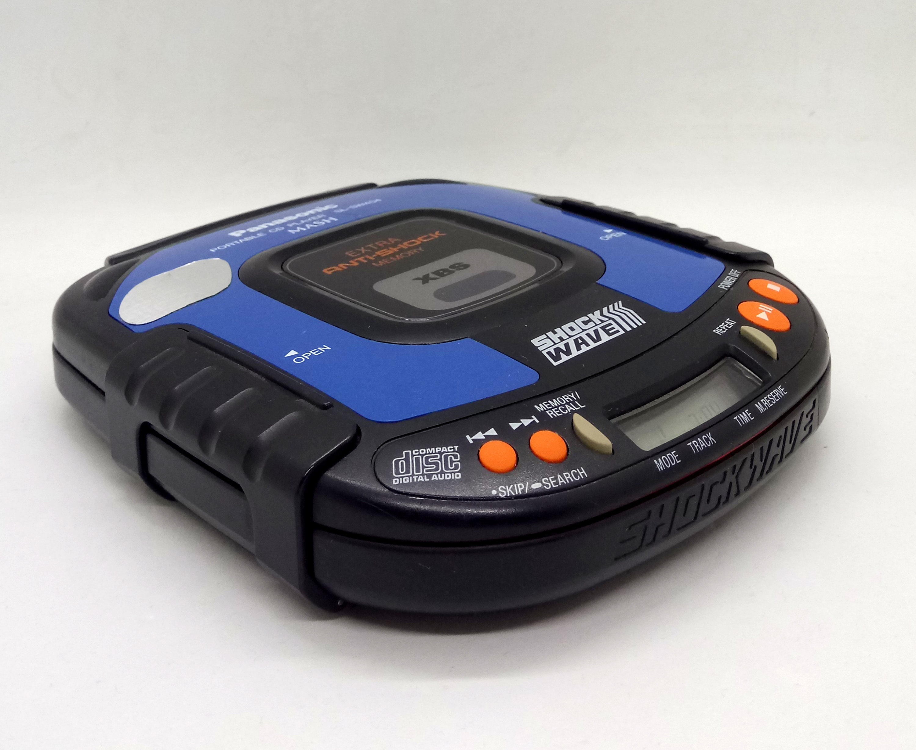 1996 PANASONIC Shockwave Portable Cd Player / Discman , Made