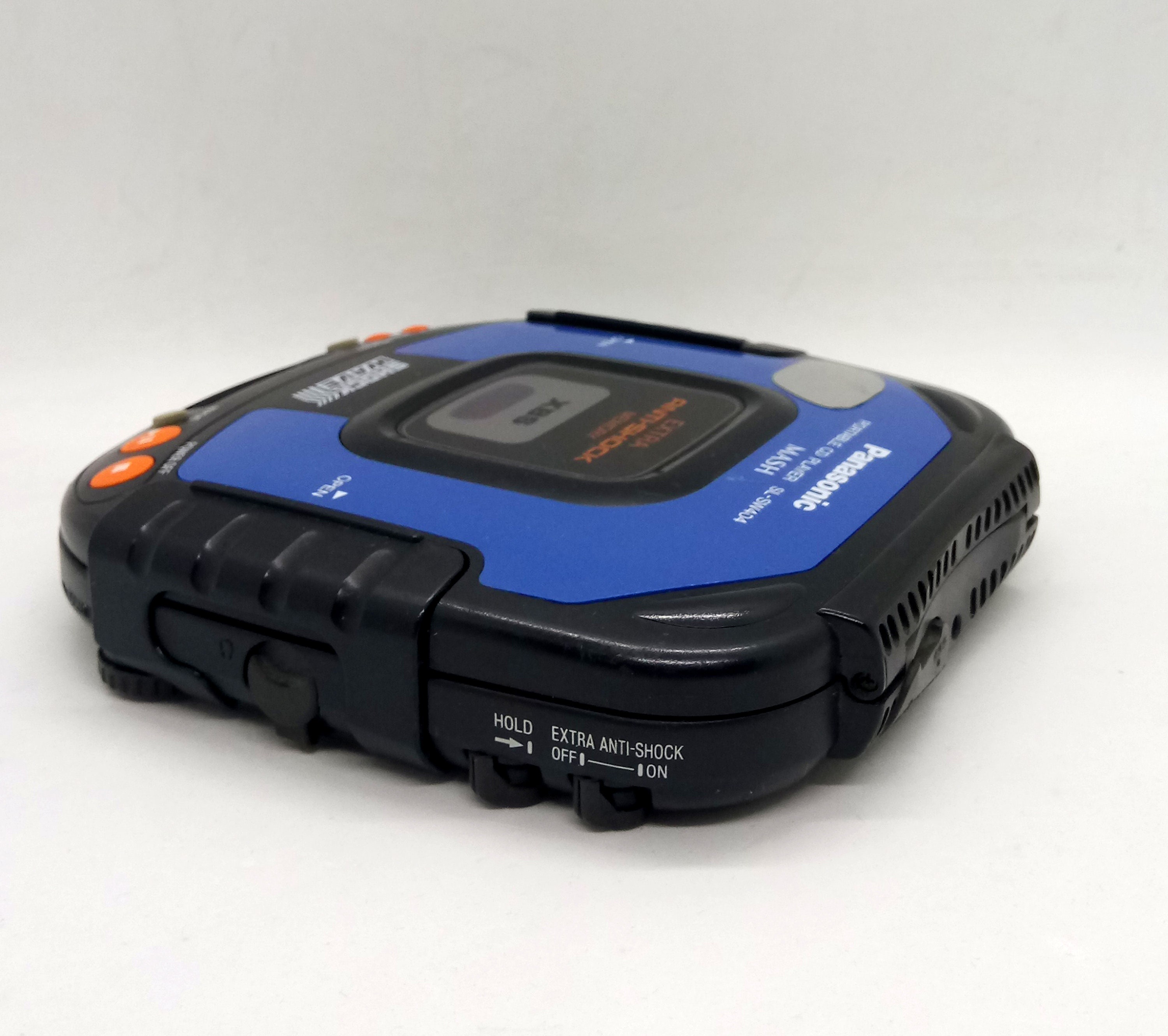 1996 PANASONIC Shockwave Portable Cd Player / Discman , Made