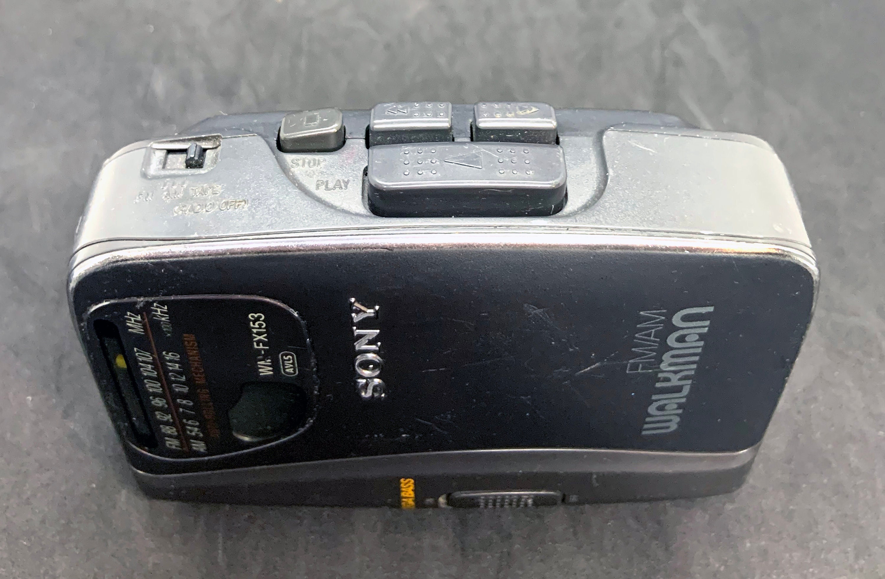 90s SONY Walkman / Cassette Player With AM/FM Radio & Belt 90s SONY Walkman / Cassette Player With AM/FM Radio & Belt