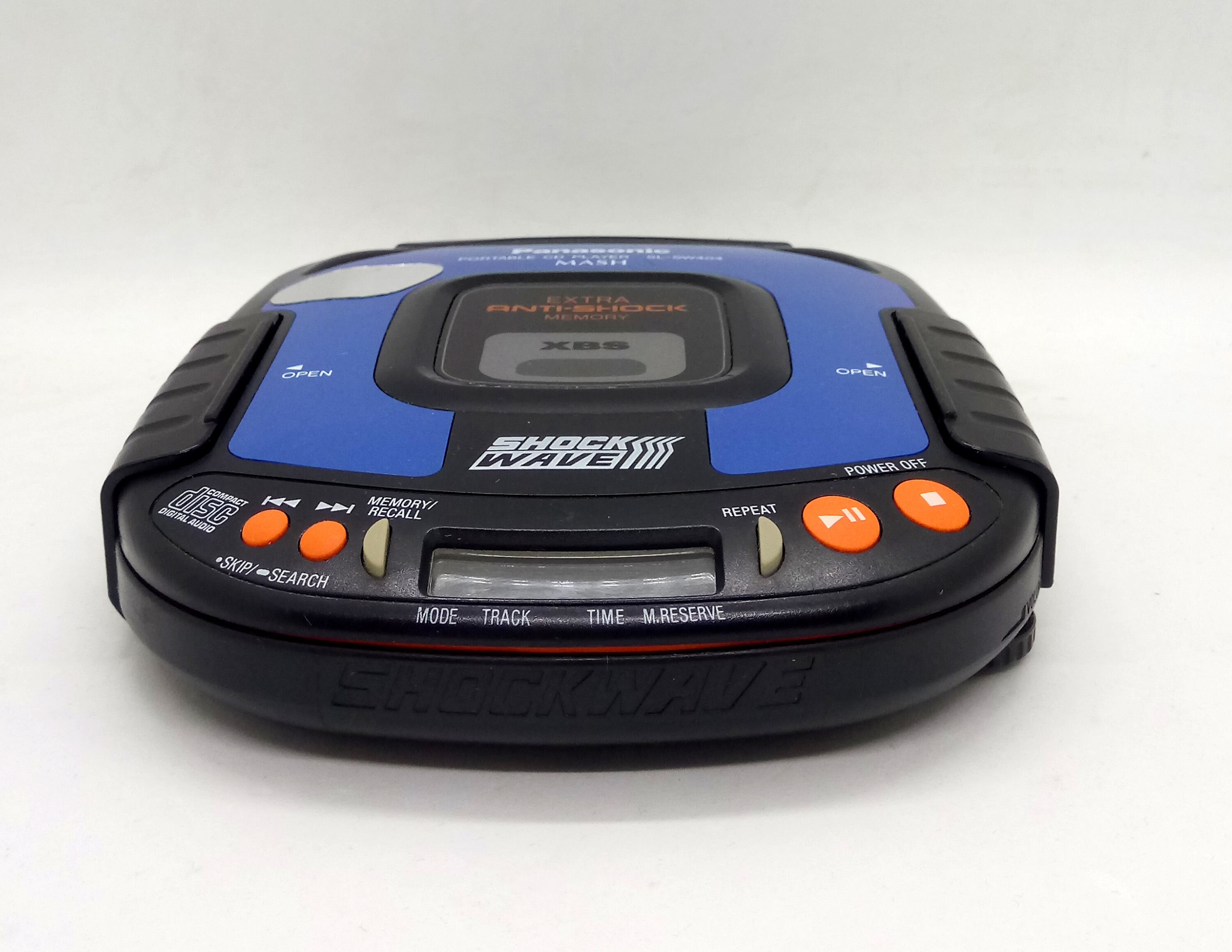 1996 PANASONIC Shockwave Portable Cd Player / Discman , Made in