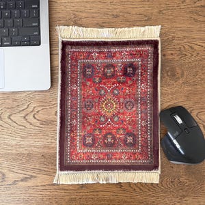 Mini türkischer Teppich Maus Pad | Persischer Kelim Stil | Boho Schreibtisch Dekor | Quaste Schreibtisch Accessoire | Anatolisch inspirierte Büroeinrichtung