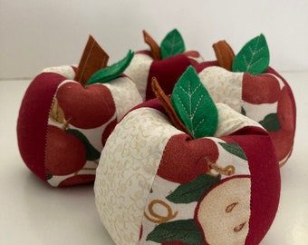 Pincushion de manzana hecho a mano, Red Patchwork Apple Pincushion, Accesorio de costura Pincushion