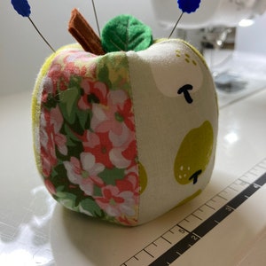 Handmade Apple Pincushion, Patchwork Green Apple Pincushion, Pincushion sewing Accessory