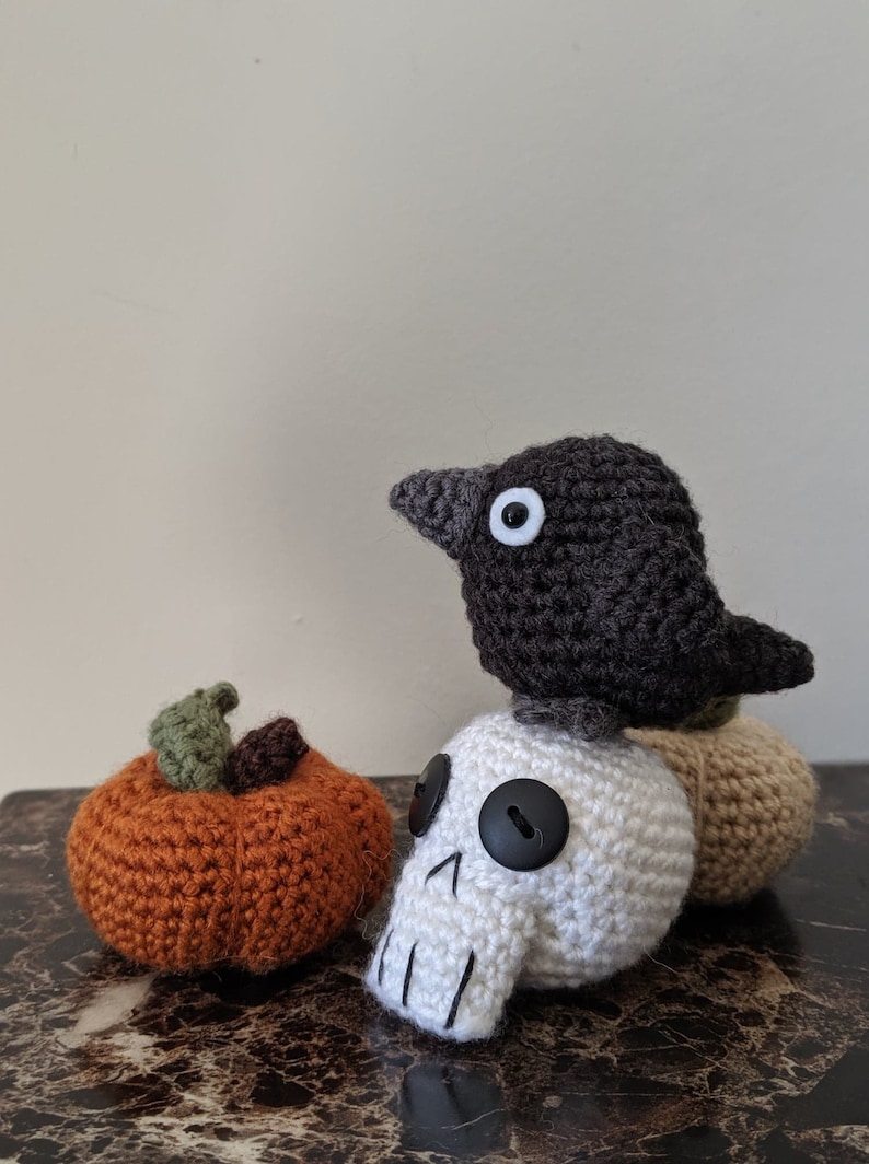 Crochet Crow Halloween Pattern image 3