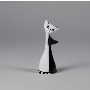 Very small cat  figurine