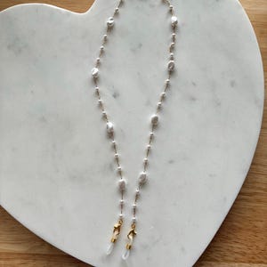 Faux pearl gold sunglass chain