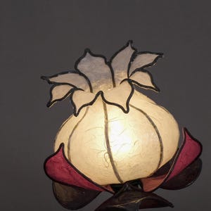Bocciolo di Fiore: Lampada da Comodino Cameretta - Regalo Nascita