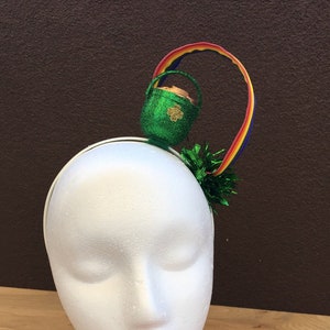 St Patrick's Day Fascinator / Pot of Gold Headband / St Patty's Headband / St Patricks Headpiece / Rainbow Headpiece / St. Patrick's Crown