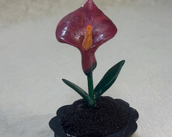 Lirio cala rosa oscuro hecho a mano en mini maceta, decoración floral botánica permanente
