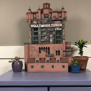 Hollywood Tower of Terror scale model