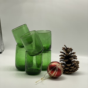 Maison Zoe 6-pieces 2 cl shot set made of recycled glass, diameter4 cm, height5 cm, 100% handmade, colorful shot glasses Grün