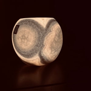 Maison Zoé photophore boule en pierre d'albâtre ronde naturelle bougeoir sculpté à la main décoration porte lanterne image 5