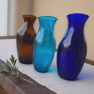 Maison Zoe Belina Glass Vase - Stained Recycled Glass Flower Vase - Curved Vase - Decoration & Wedding