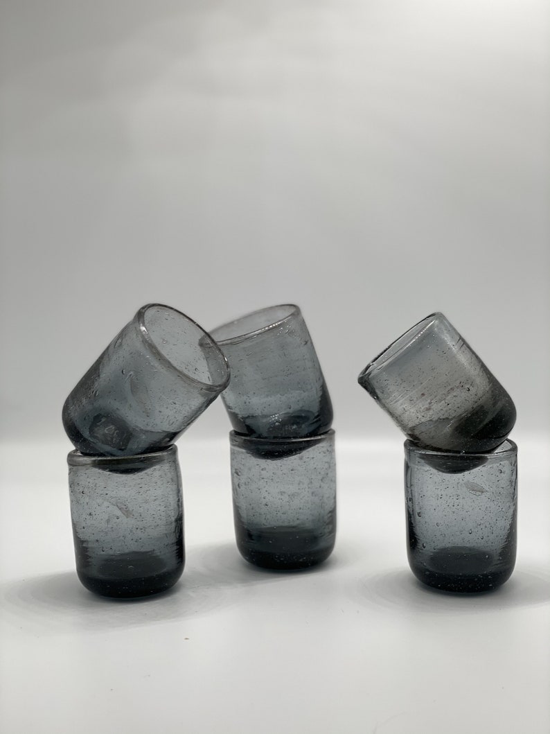 Maison Zoe 6-pieces 2 cl shot set made of recycled glass, diameter4 cm, height5 cm, 100% handmade, colorful shot glasses Grau