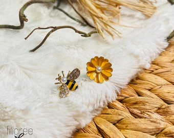 Earrings bee flower, ear studs bee, bee flower, gold, pearls, zirconia, studs, asymmetrical, inappropriate, unequal