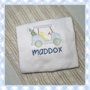キッズ用ゴルフシャツ - ゴルフカートとクラブのデザイン - カスタム刺繍ベビー＆幼児用ゴルフカートTシャツ - 男の子にも女の子にもギフトに