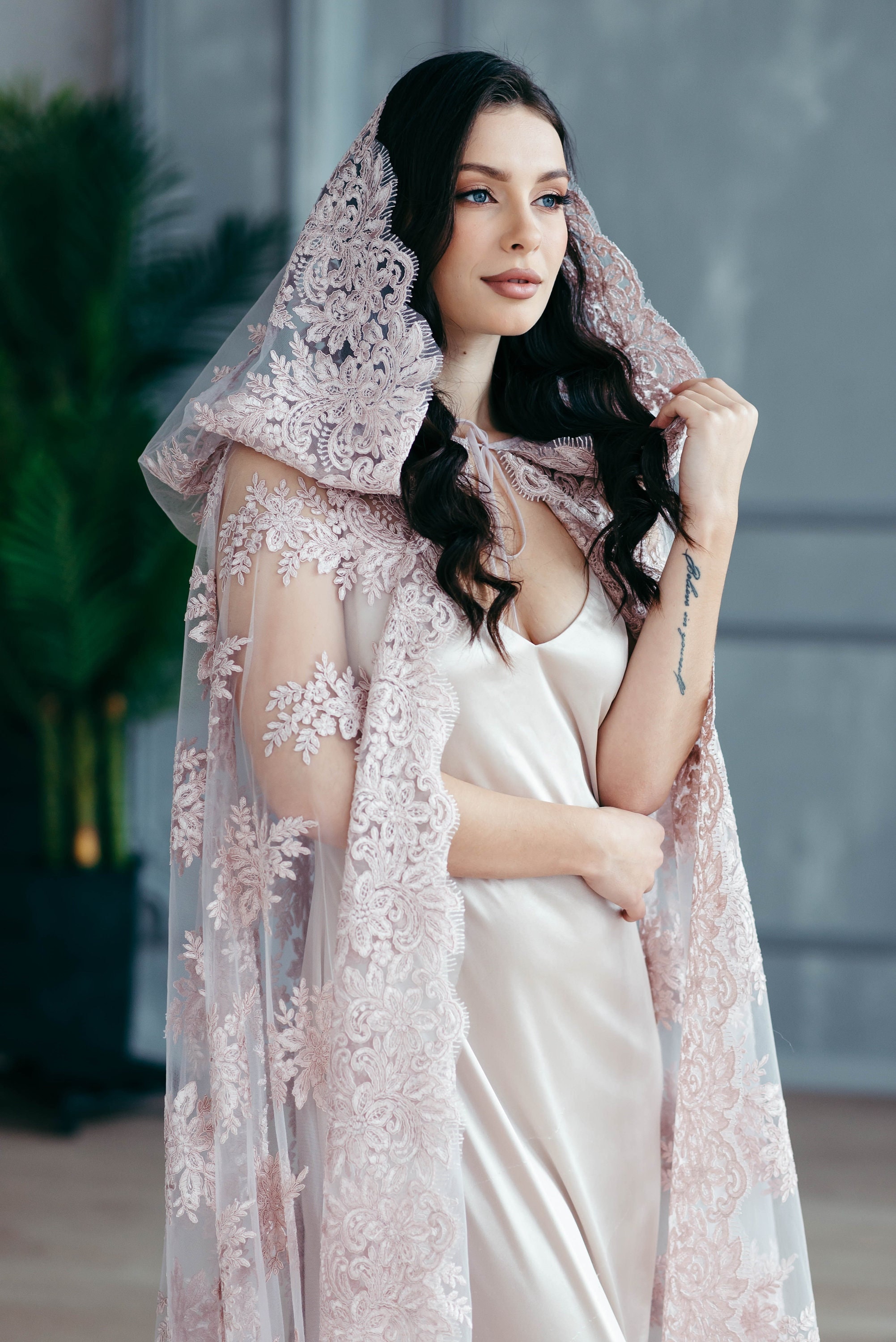 Wedding Cloak, Hooded Cloak, Wedding Cape, Lace Cape, Blush Wedding Dress, Lace  Wedding Veil, Princess Bride, Hooded Cape, Bridal Cover Up -  Canada