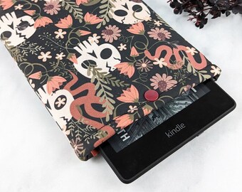 Kindle Paperwhite sleeve with snap - Halloween Kindle cover - Skull Kindle sleeve - Padded e-reader sleeve - Witchy - Victorian Garden