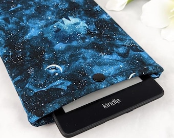 Kindle Paperwhite sleeve with snap - Celestial Kindle sleeve - Padded e-reader sleeve Gender neutral sleeve - Galaxy Kindle sleeve Dreamland