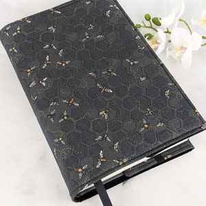 Adjustable book cover - Fabric book cover - Bees book cover - Fabric book sleeve - Adjustable book sleeve - Gift for bookworm - Honeycomb