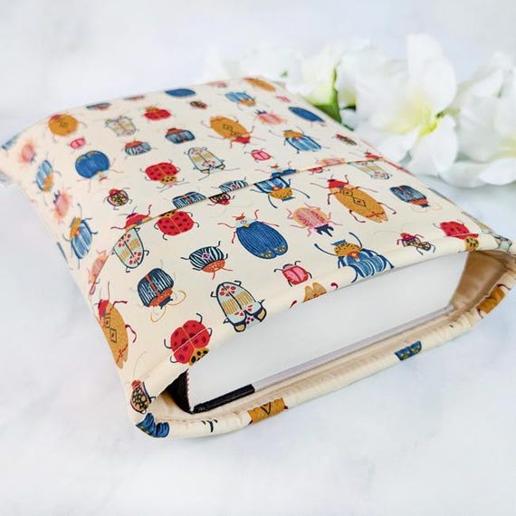 Bug print book sleeve - Garden book sleeve - Padded book sleeve - Hardcover book sleeve - Beetle book sleeve - Nature print sleeve