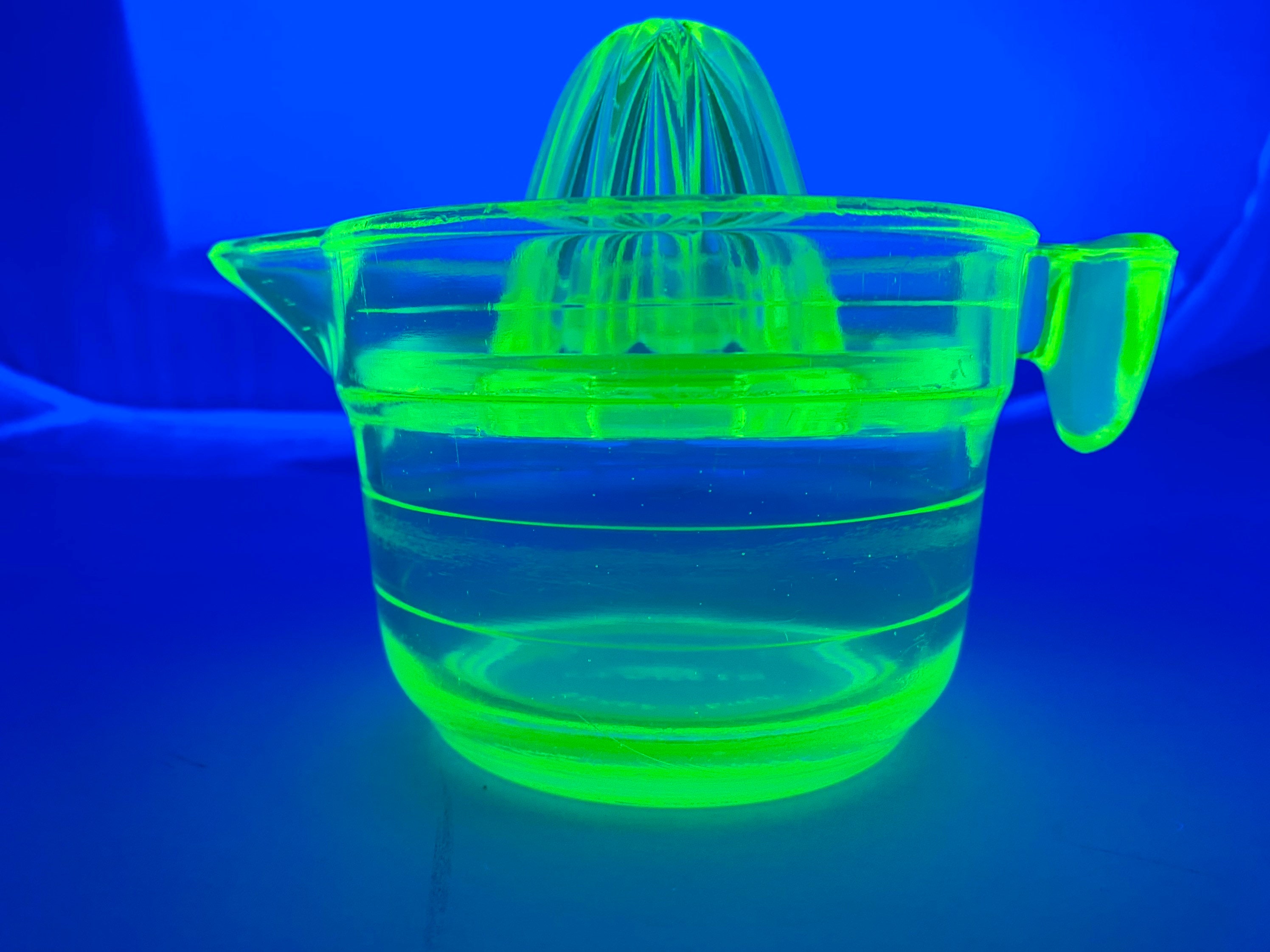 Hazel Atlas Uranium Glass 2 Cup Footed Mixing Bowl Handle & Pour Spout  Auction