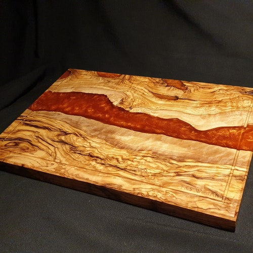 UNIKAT shops - Servierbrett aus Rustikalem OLIVENHOLZ und Epoxy
