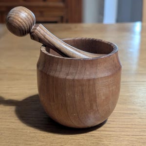 mortier et pilon en bois