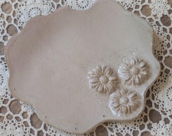scalloped floral design plate