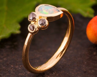 Multi Stone Opal Verlobungsring, Opal und Rohdiamant Ring, Opal Cluster Ring