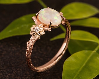 Anillo de compromiso de ópalo de flor y ramita de oro rosa