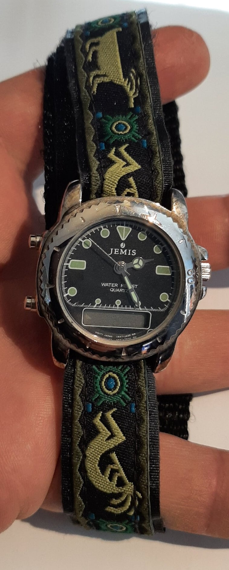 Jemis water store resistant quartz