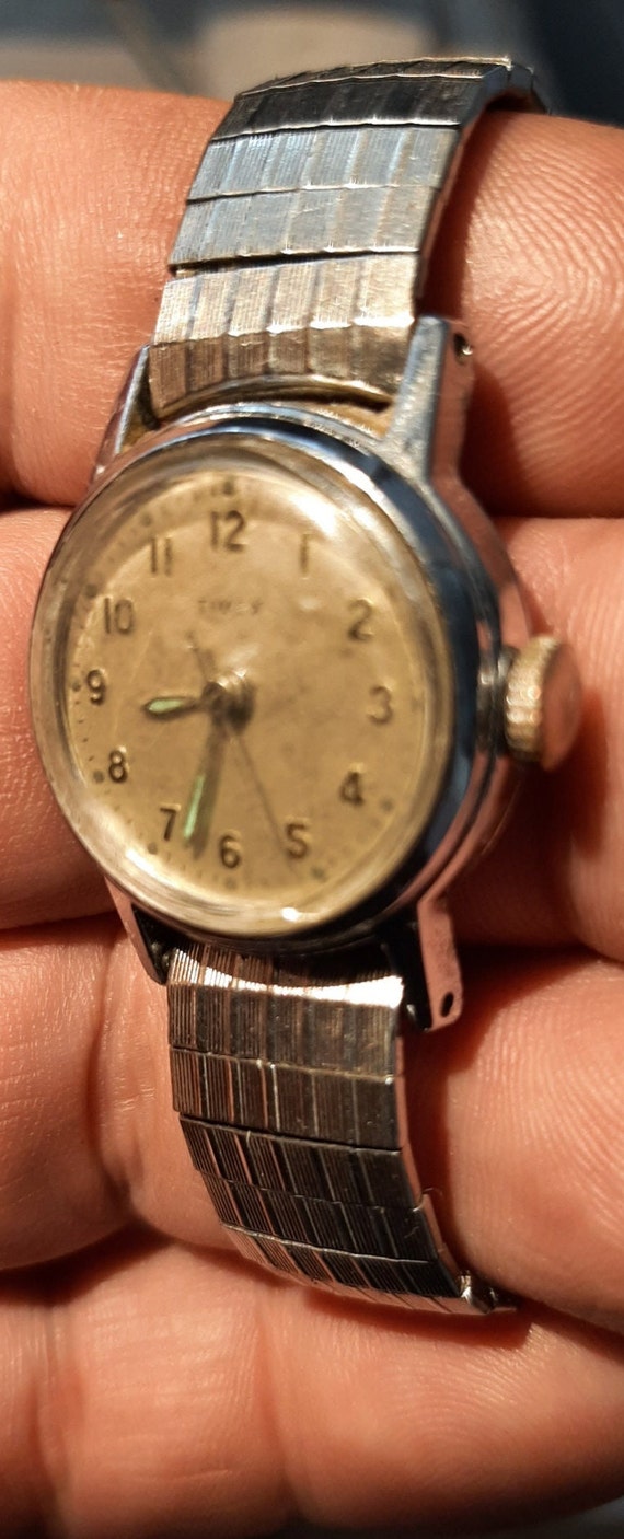 Vintage Timex Womans Wristwatch for parts - image 2