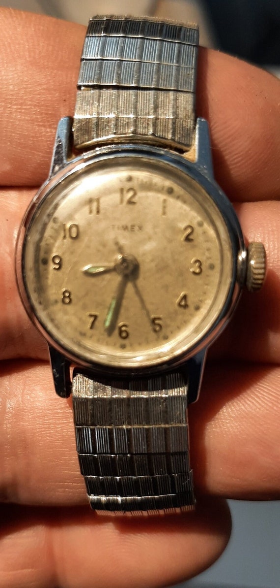 Vintage Timex Womans Wristwatch for parts - image 5