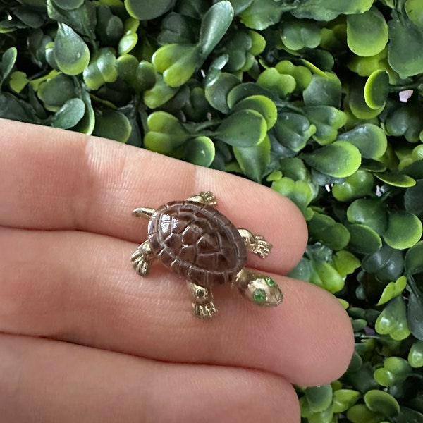 Vintage Jewelry Brooch Beautiful Miniature Turtle Green Rhinestone Eyes Gold Tone Pin