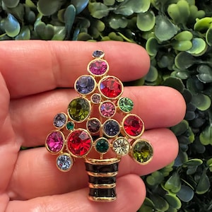 Christmas Tree Brooch Round Ruby Emerald Lapel Pin Pave  RVP Gold-tone \'GIFTS\' Brooch Pin with Festive Rhinestones watch necklace ring main image 1