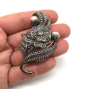 Vintage Jewelry Brooch Signed KJL Kenneth Jay Lane Avon Gorgeous Flower Pearl Silver Tone Pin