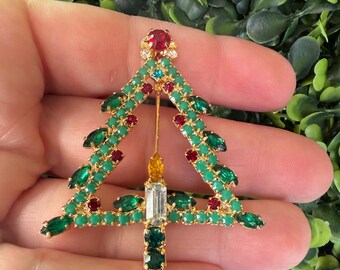 Broche de joyería vintage con hermoso árbol de Navidad, diamantes de imitación y tono dorado.