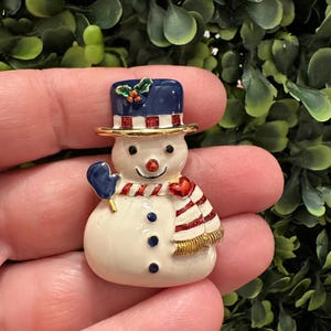 Vintage Jewelry Brooch Beautiful Enamel Snowman Christmas Gold Tone Pin
