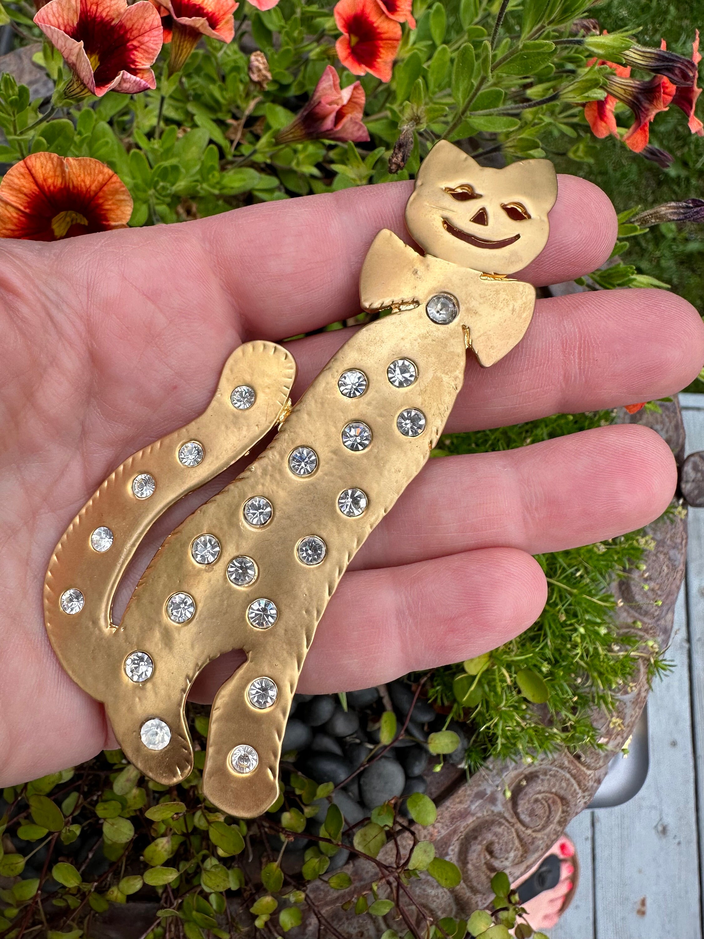 Broche Vintage Dorée Avec Motif Chats – Bijou Fantaisie Animalier Rétro – Fabriqué En France