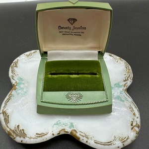 Vintage Plastic Ring Box Presentation Case Green Velvet Security Jewelers