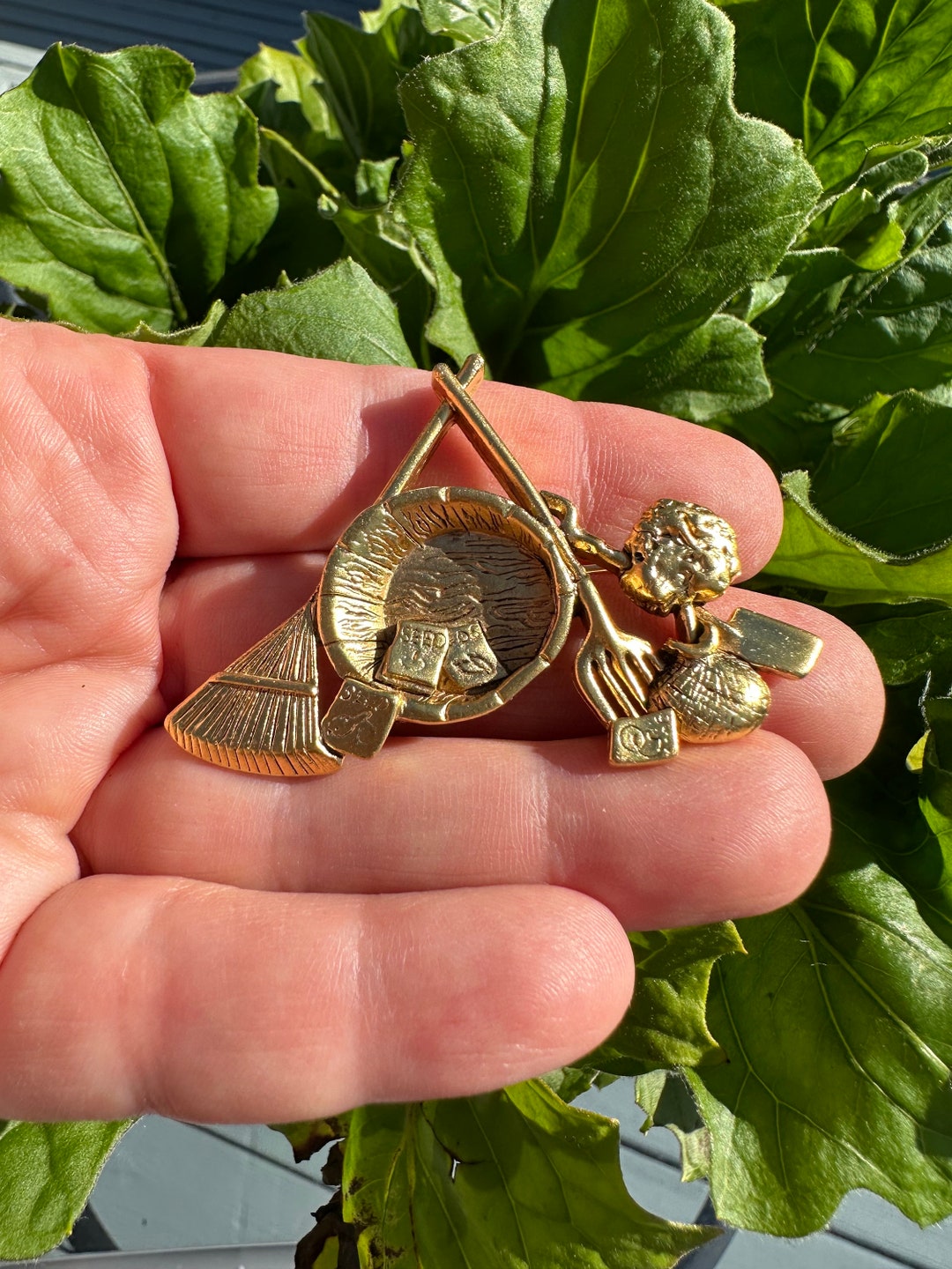 Broche Vintage Danecraft - Dorée Avec émail Jardinage Printemps - Modèle Lbb0052 - Occasion