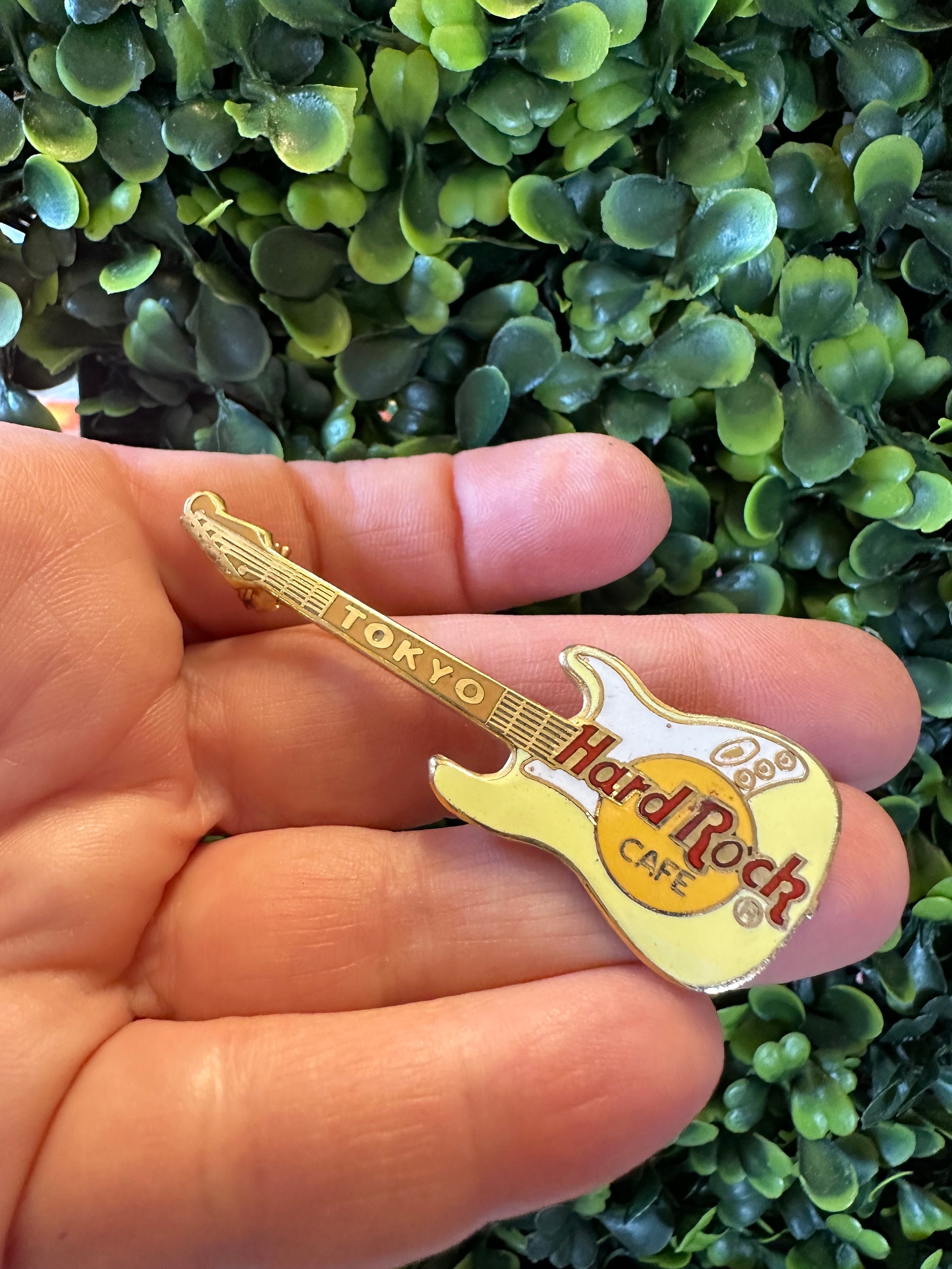 Hard Rock ピンバッジ/TOKYO Vintage Jewelry Brooch Hard Rock Cafe Tokyo Pin - Etsy
