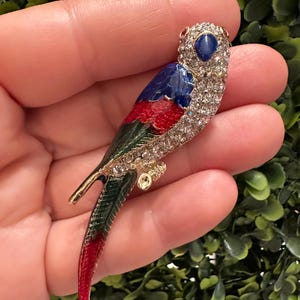 Vintage Strass Papagei Brosche: Blau, Grün & Rot Emaille Pin
