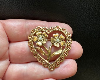Vintage Jewelry Brooch Beautiful Heart Pearl Flowers Gold Tone Pin